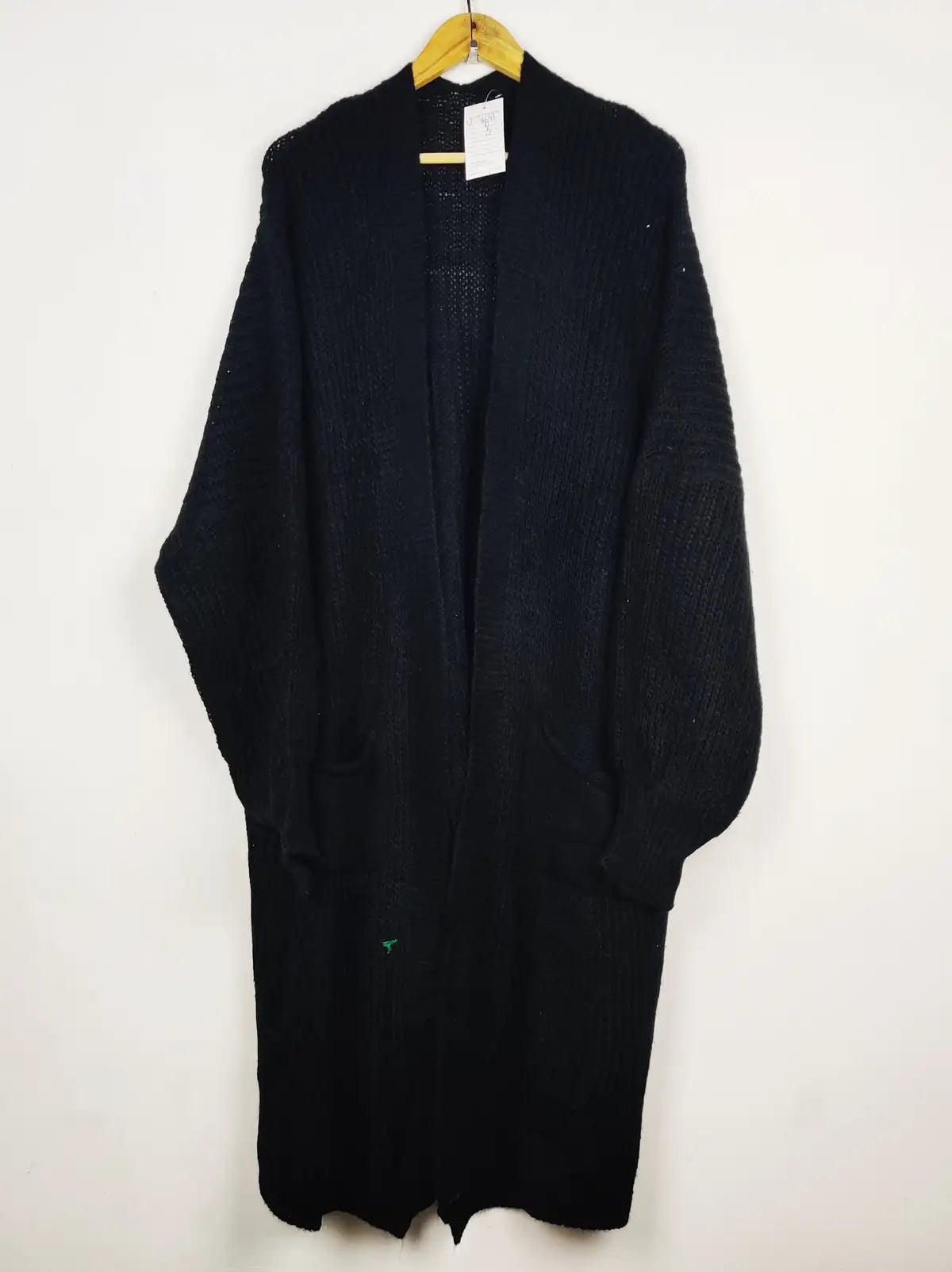 Buy online pre-used pre-loved 100% authentic & Original branded Unknown Brand (LC-8691) available in Pakistan. Top international brands avilable.