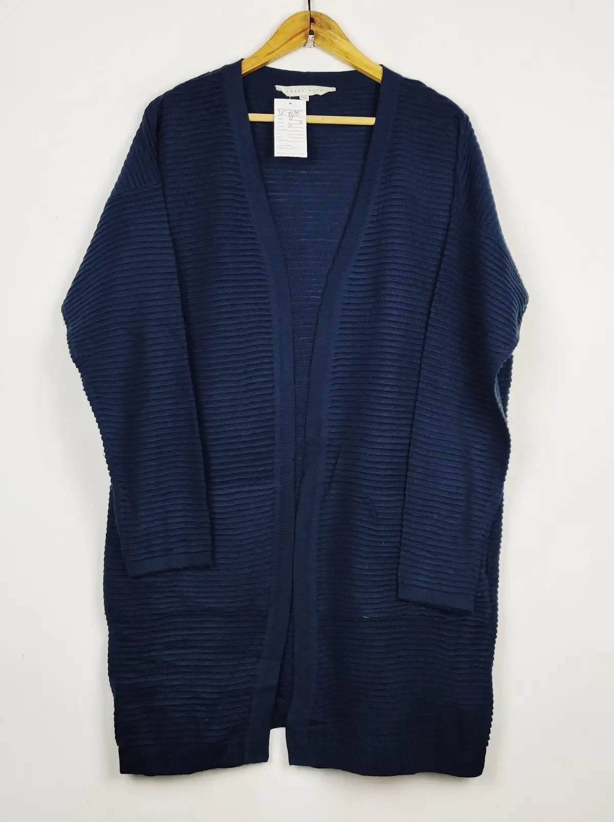Buy online pre-used pre-loved 100% authentic & Original branded Amara Reya (LC-8695) available in Pakistan. Top international brands avilable.