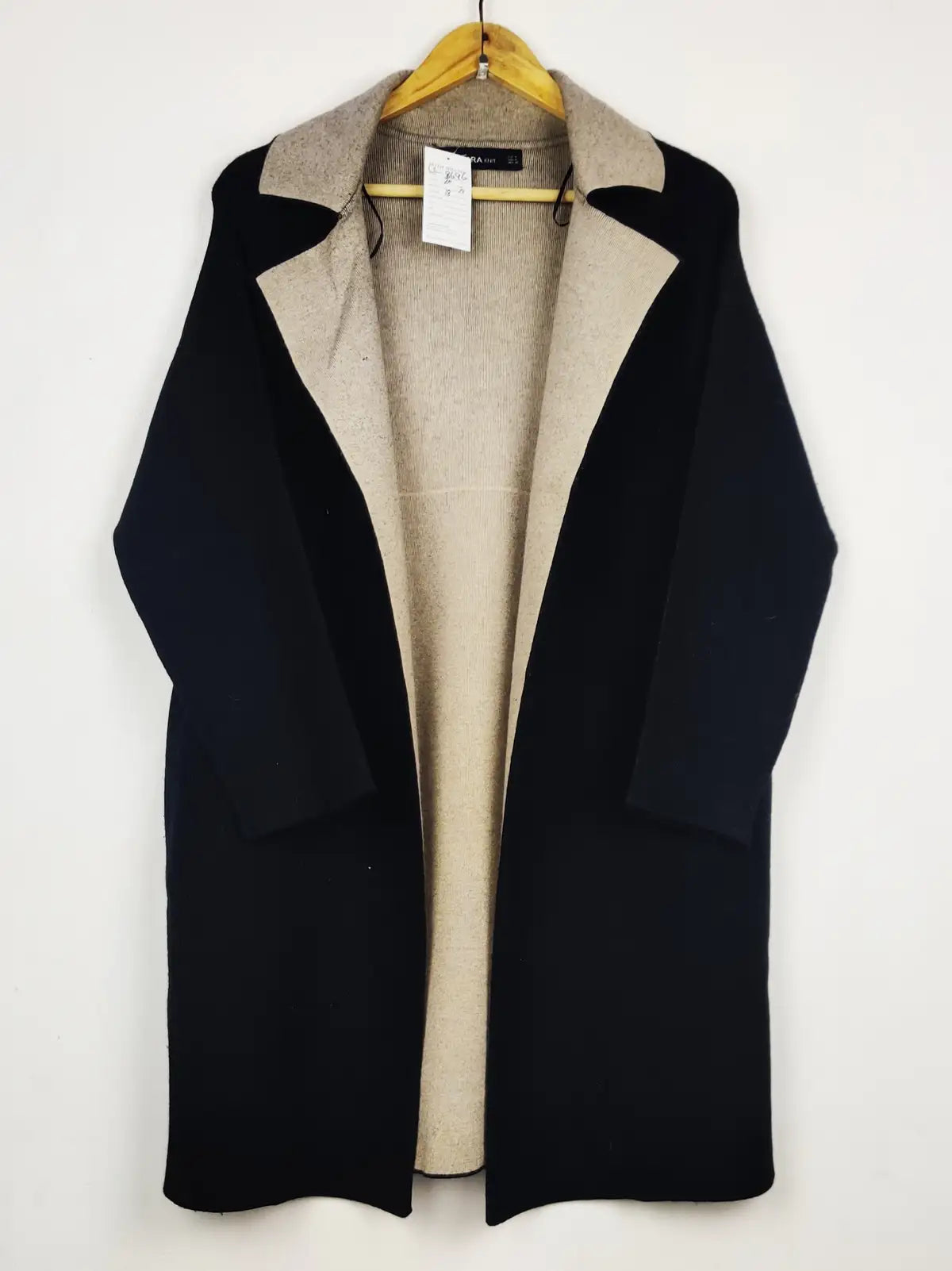Buy online pre-used pre-loved 100% authentic & Original branded Zara (LC-8696) available in Pakistan. Top international brands avilable.