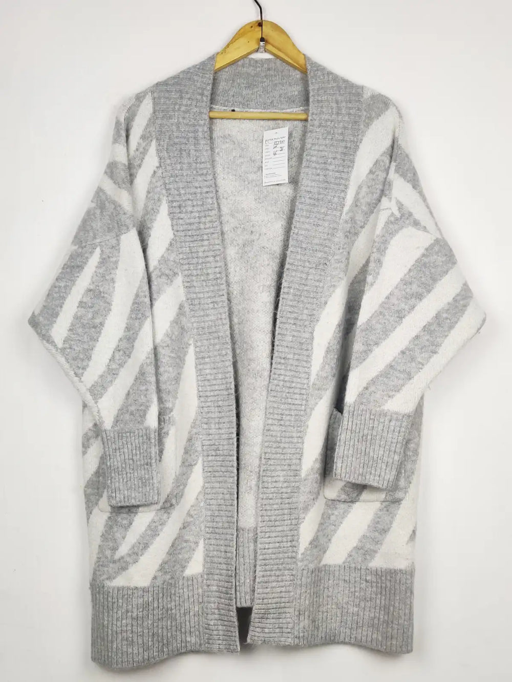 Buy online pre-used pre-loved 100% authentic & Original branded Unknown Brand (LC-8720) available in Pakistan. Top international brands avilable.