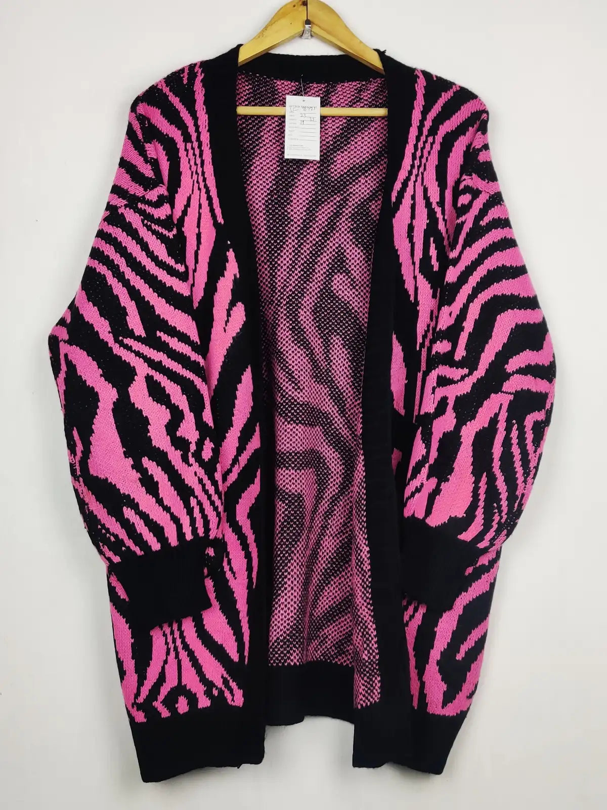 Buy online pre-used pre-loved 100% authentic & Original branded Unknown Brand (LC-8721) available in Pakistan. Top international brands avilable.