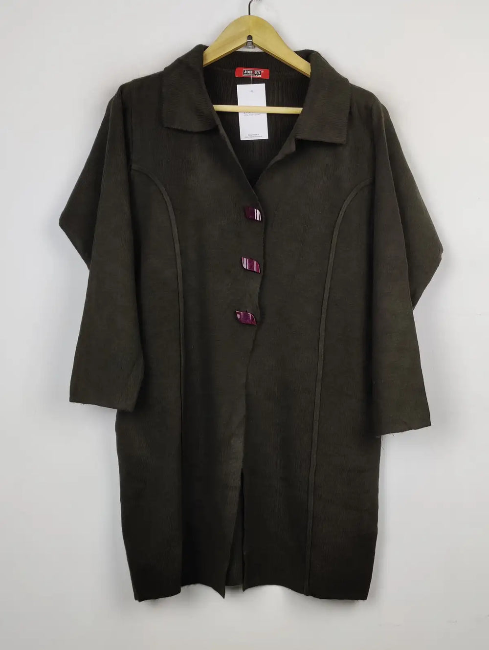 Buy online pre-used pre-loved 100% authentic & Original branded Jordan (LS-10247) available in Pakistan. Top international brands avilable.