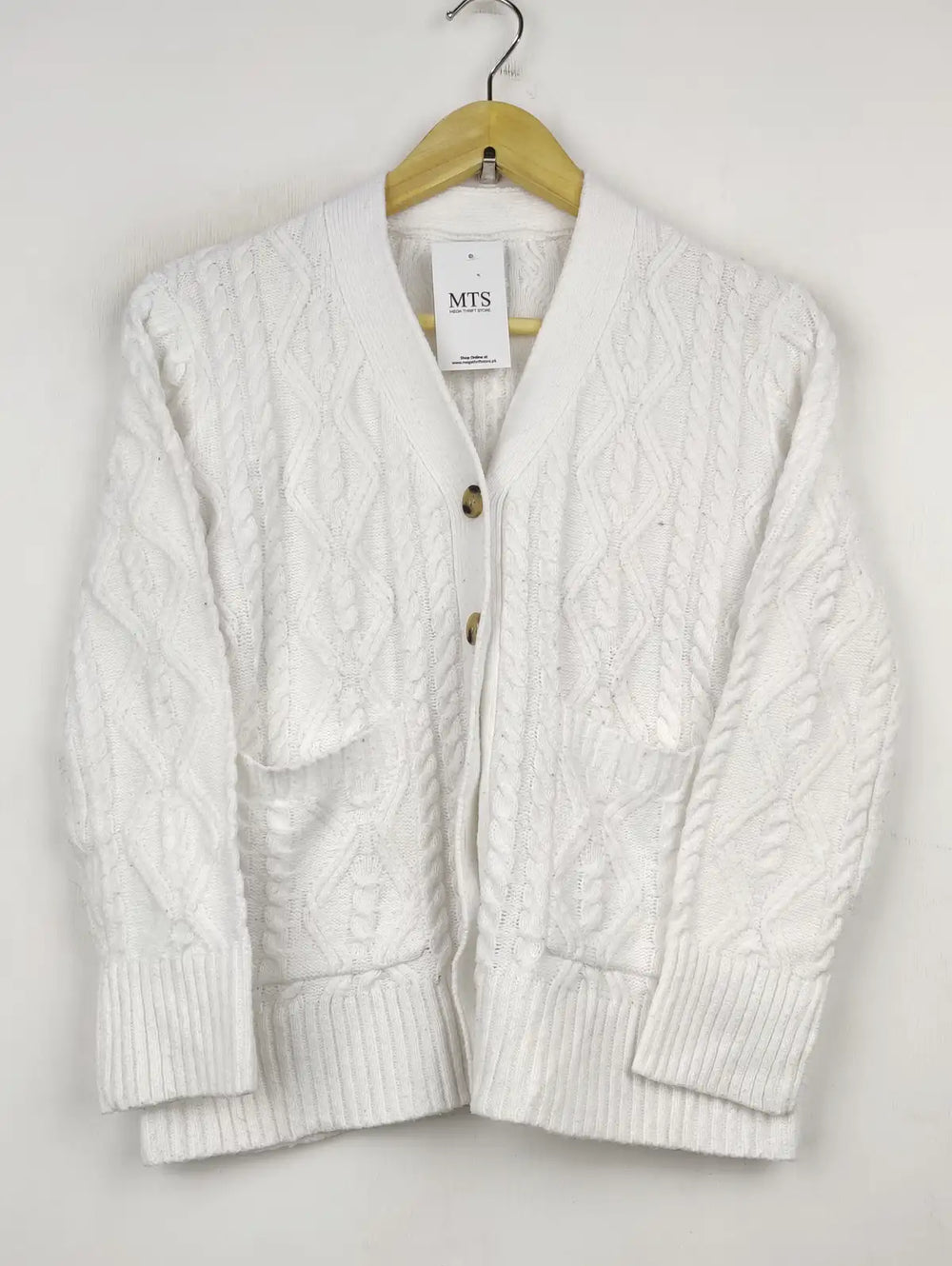 Buy online pre-used pre-loved 100% authentic & Original branded Unknown Brand (LS-10432) available in Pakistan. Top international brands avilable.