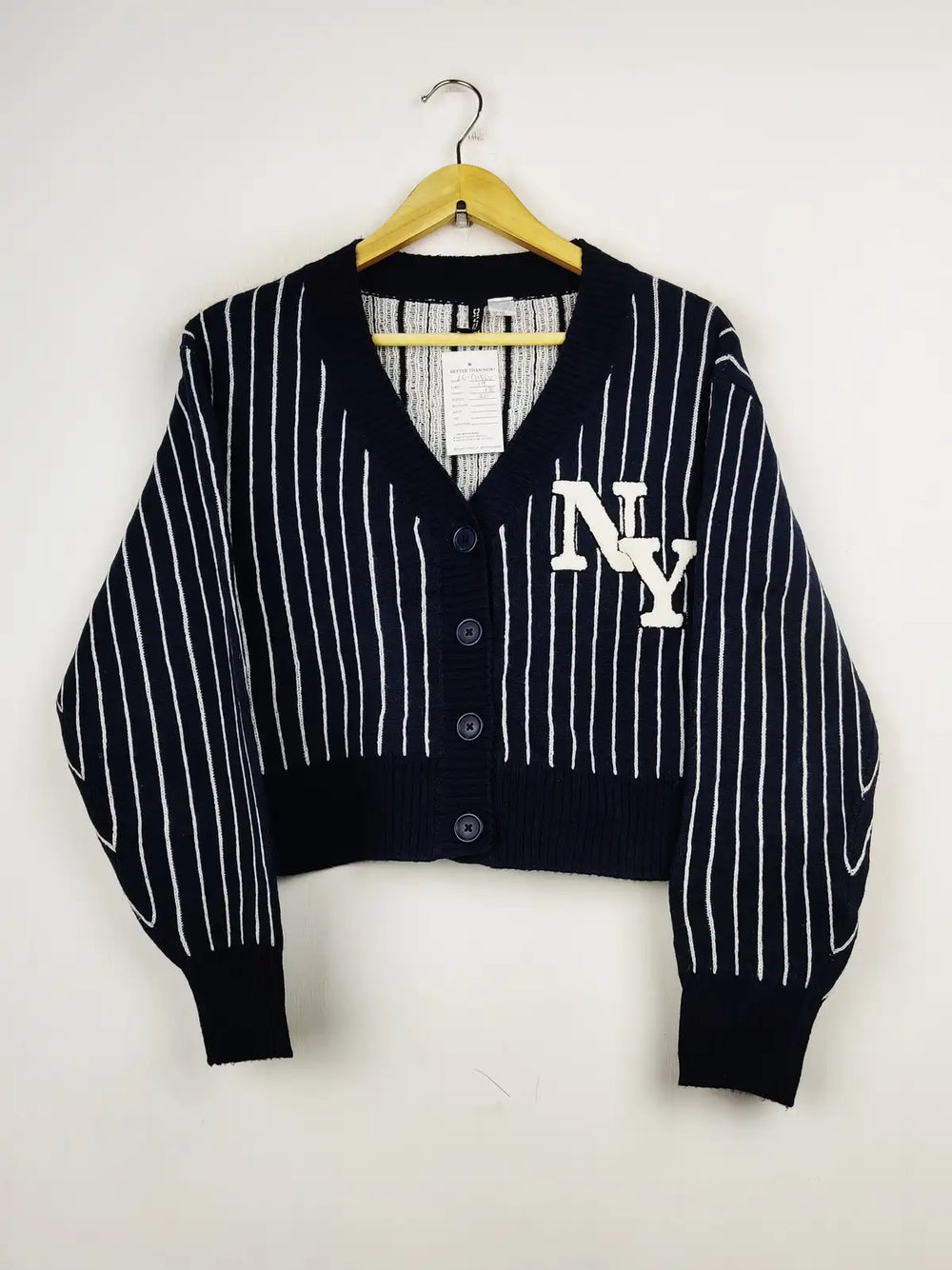 Buy online pre-used pre-loved 100% authentic & Original branded H&M (LS-10560) available in Pakistan. Top international brands avilable.