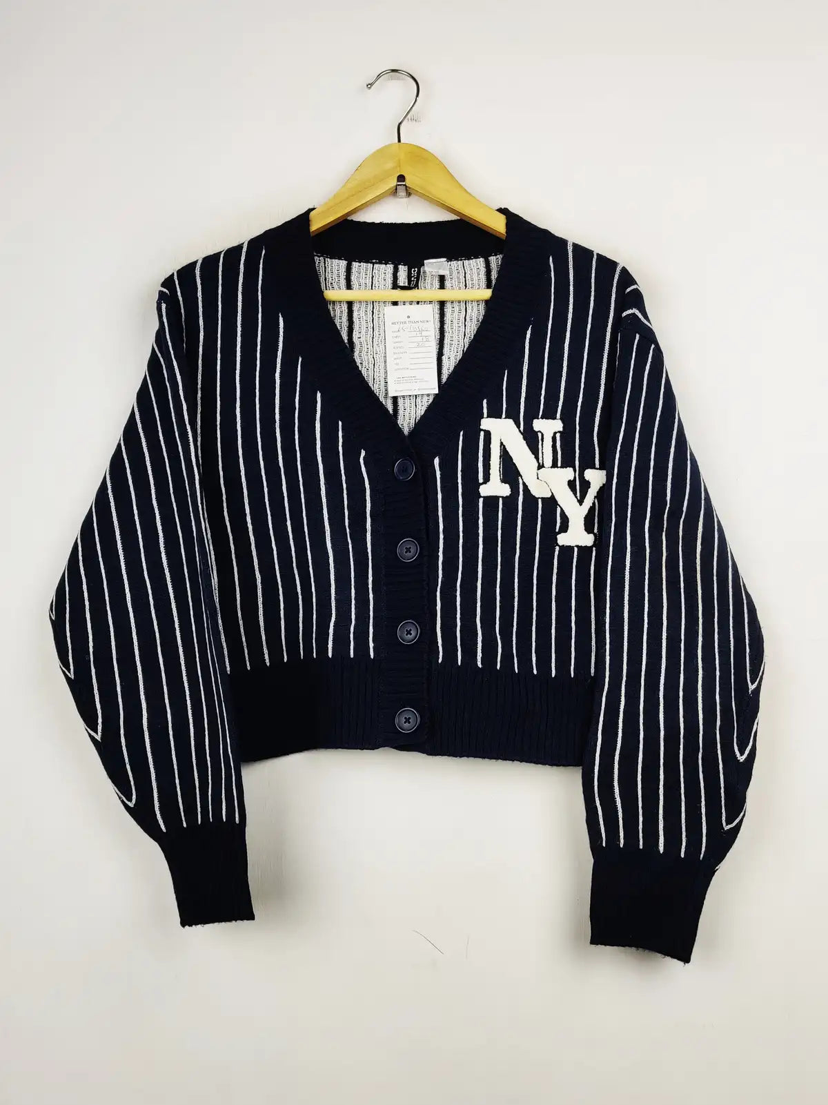 Buy online pre-used pre-loved 100% authentic & Original branded H&M (LS-10560) available in Pakistan. Top international brands avilable.