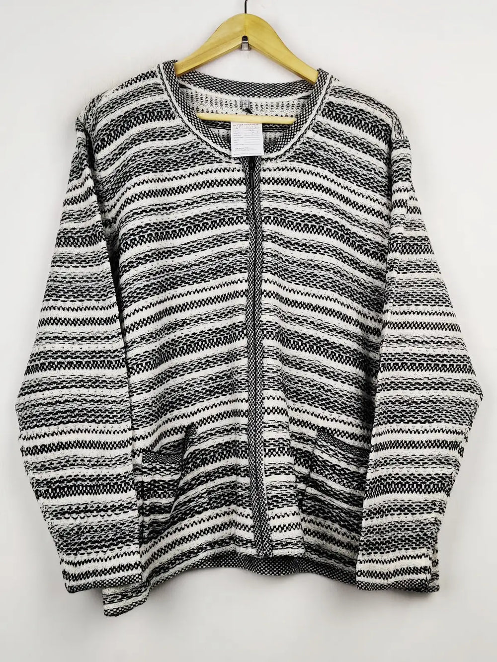 Buy online pre-used pre-loved 100% authentic & Original branded Unknown Brand (LS-10740) available in Pakistan. Top international brands avilable.