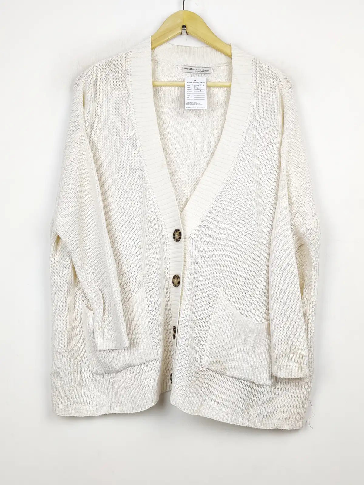 Buy online pre-used pre-loved 100% authentic & Original branded Pull&Bear (LS-10849) available in Pakistan. Top international brands avilable.