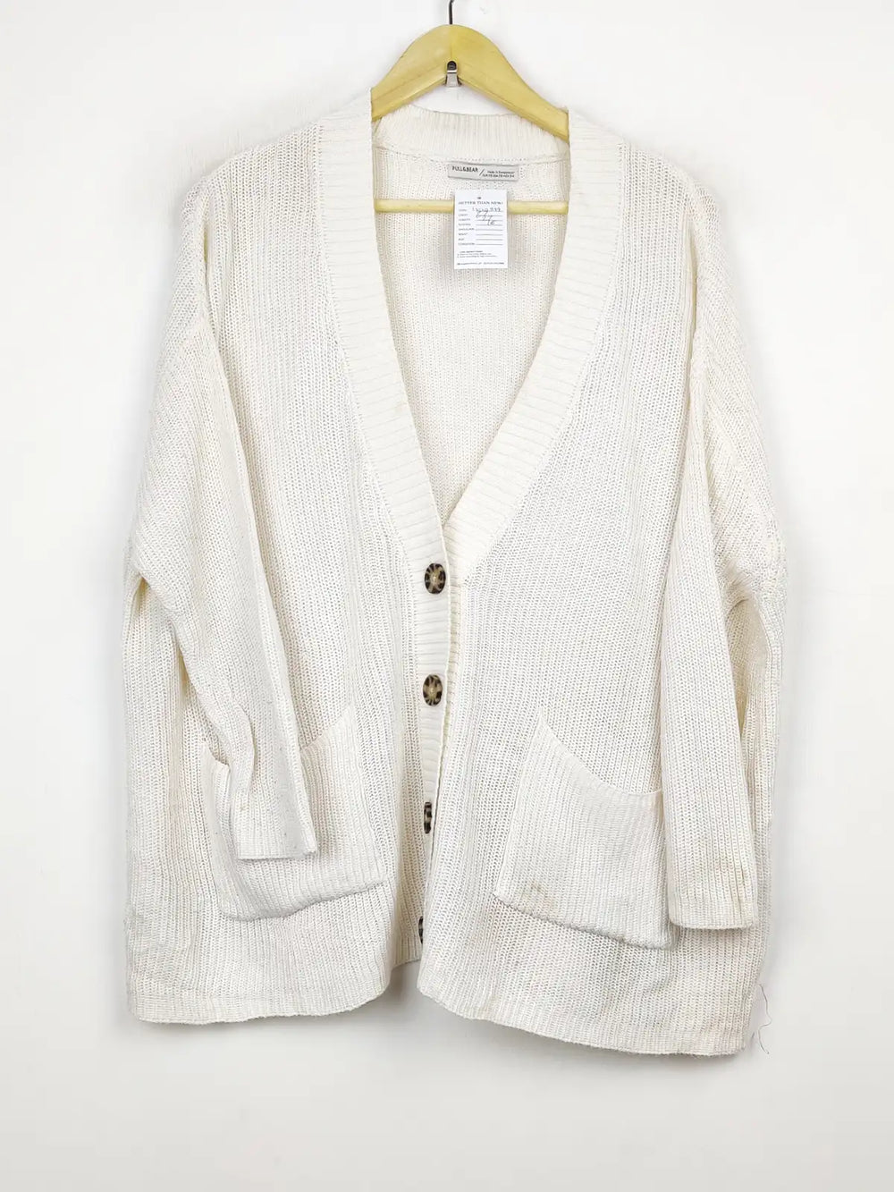 Buy online pre-used pre-loved 100% authentic & Original branded Pull&Bear (LS-10849) available in Pakistan. Top international brands avilable.