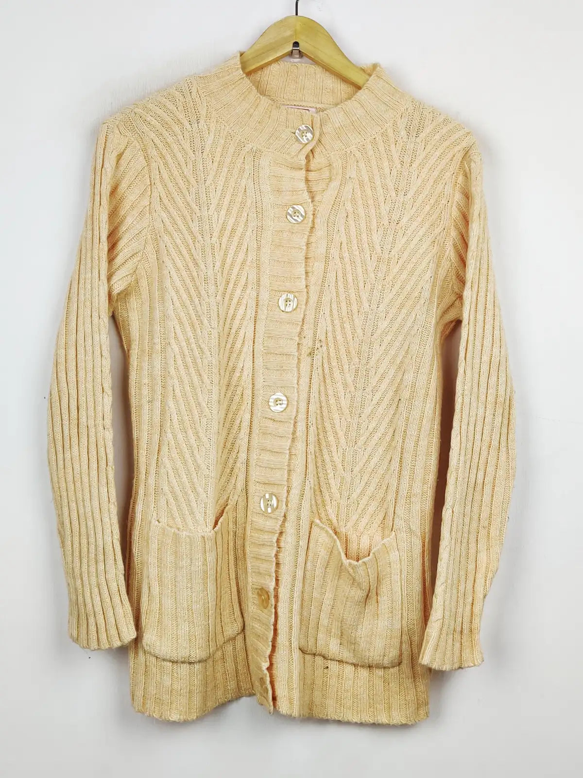 Buy online pre-used pre-loved 100% authentic & Original branded Damart (LS-10919) available in Pakistan. Top international brands avilable.