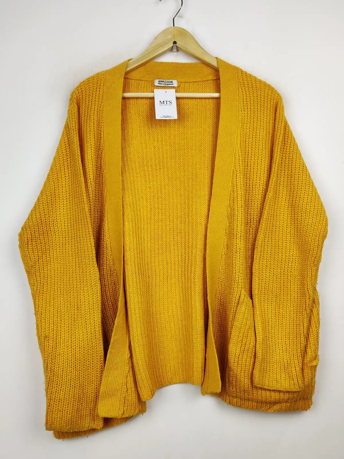 Buy online pre-used pre-loved 100% authentic & Original branded Jdwilliams (LS-11082) available in Pakistan. Top international brands avilable.