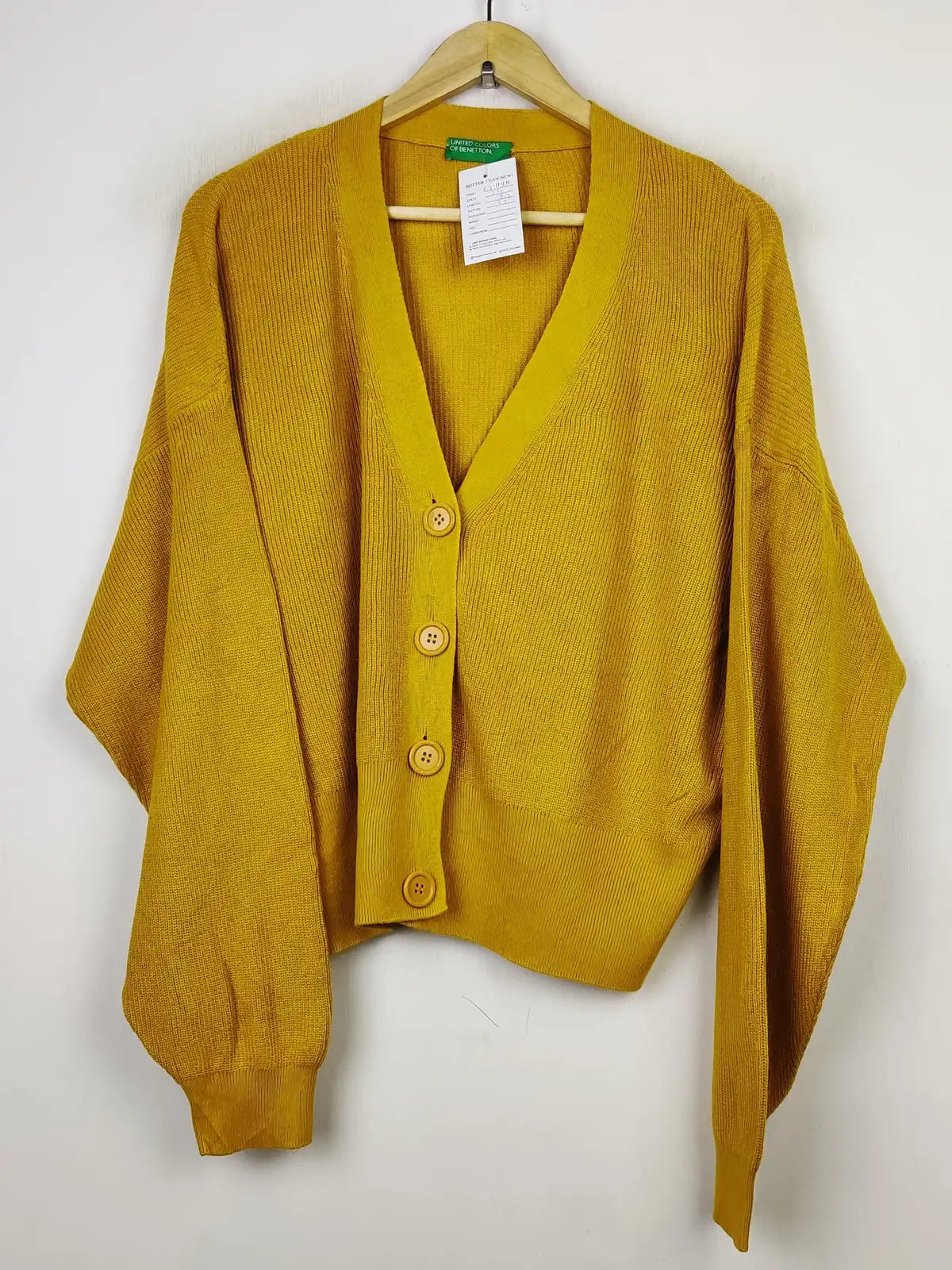 Buy online pre-used pre-loved 100% authentic & Original branded Benetton (LS-11439) available in Pakistan. Top international brands avilable.