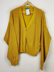 Buy online pre-used pre-loved 100% authentic & Original branded Benetton (LS-11439) available in Pakistan. Top international brands avilable.