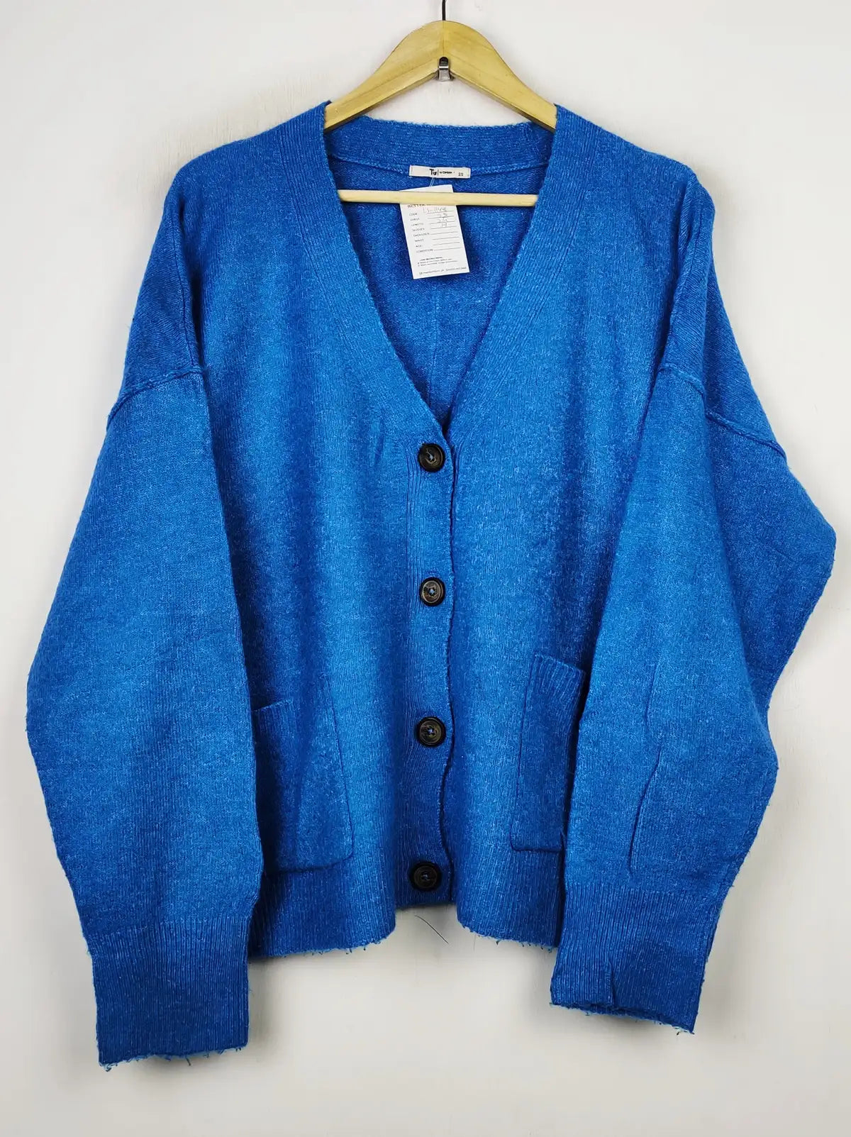 Buy online pre-used pre-loved 100% authentic & Original branded Tu (LS-11441) available in Pakistan. Top international brands avilable.