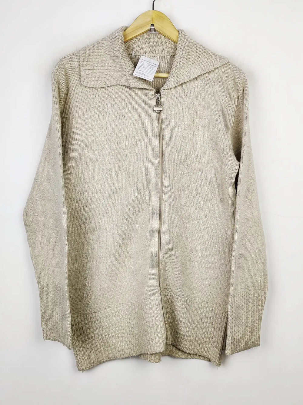 Buy online pre-used pre-loved 100% authentic & Original branded Beaumonde (LS-11459) available in Pakistan. Top international brands avilable.