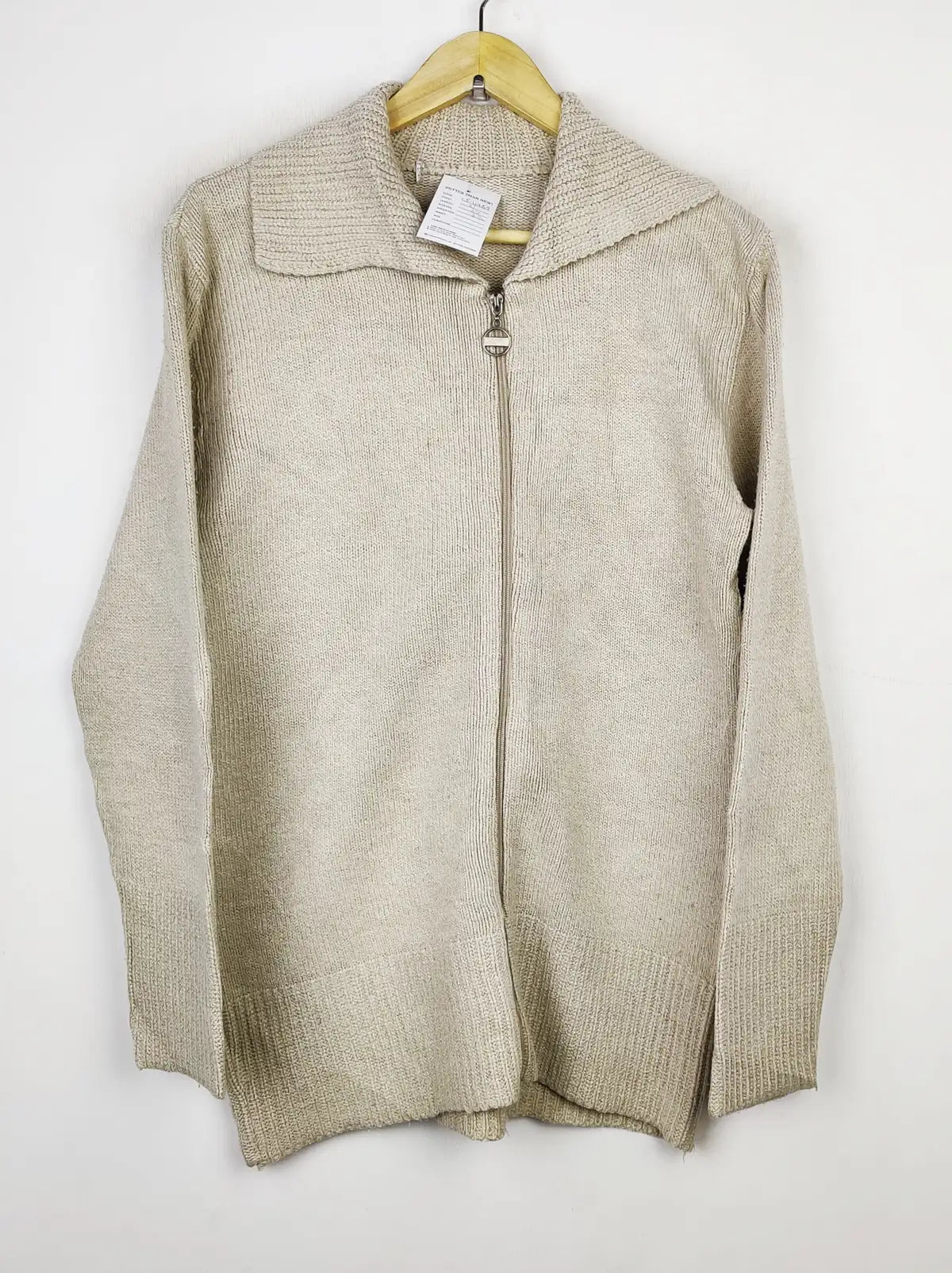 Buy online pre-used pre-loved 100% authentic & Original branded Beaumonde (LS-11459) available in Pakistan. Top international brands avilable.