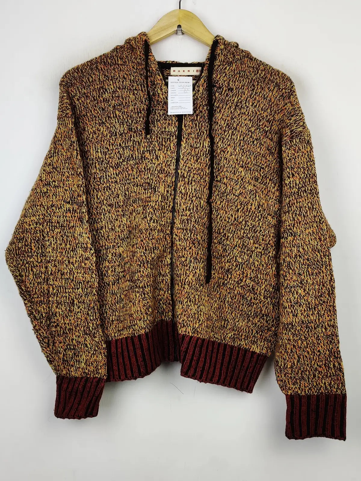 Buy online pre-used pre-loved 100% authentic & Original branded Uniqlo (LS-11468) available in Pakistan. Top international brands avilable.