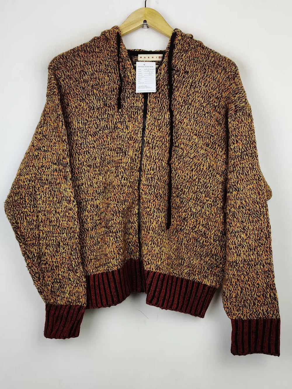 Buy online pre-used pre-loved 100% authentic & Original branded Uniqlo (LS-11468) available in Pakistan. Top international brands avilable.