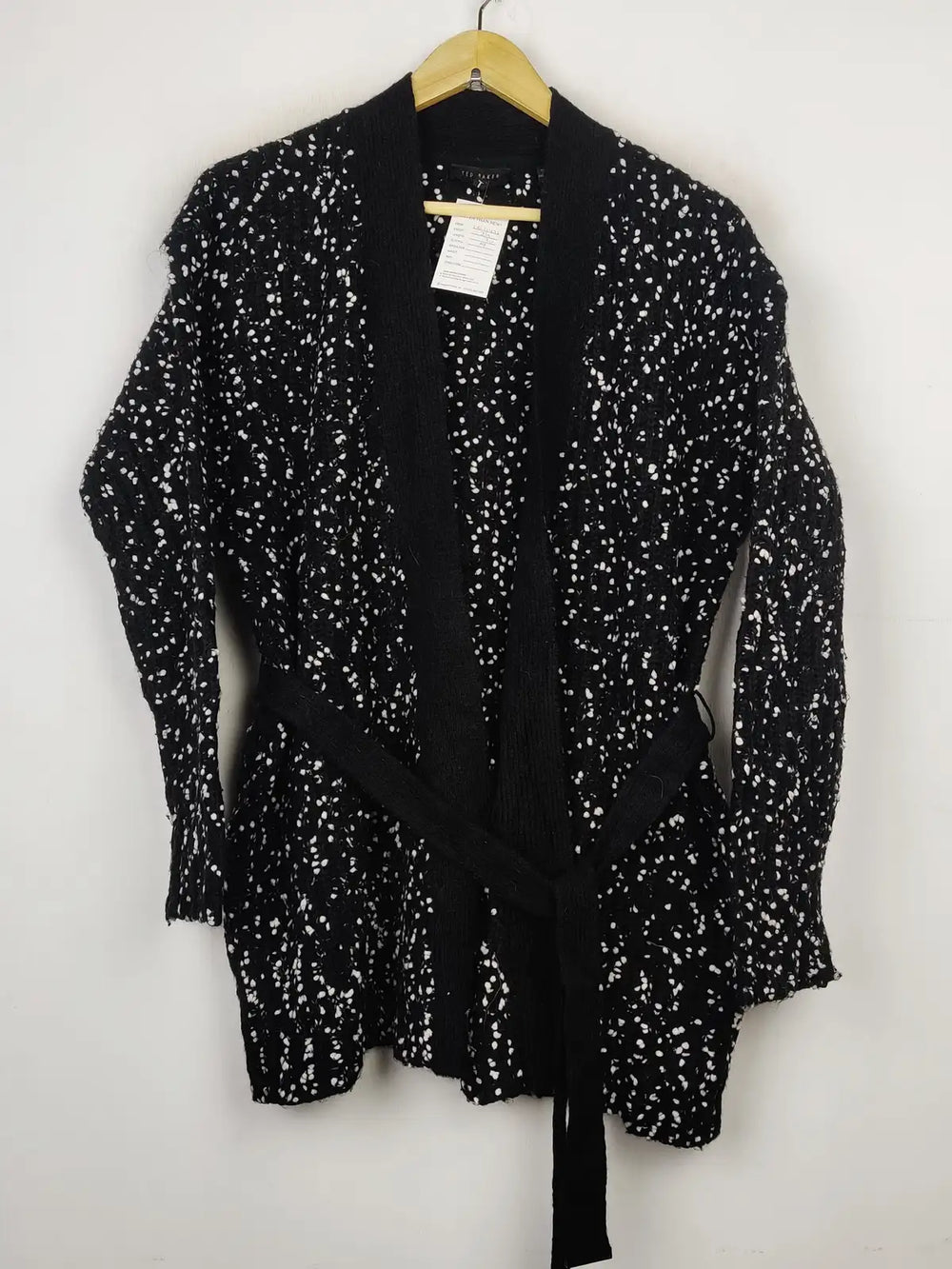 Buy online pre-used pre-loved 100% authentic & Original branded Ted Baker (LS-11471) available in Pakistan. Top international brands avilable.