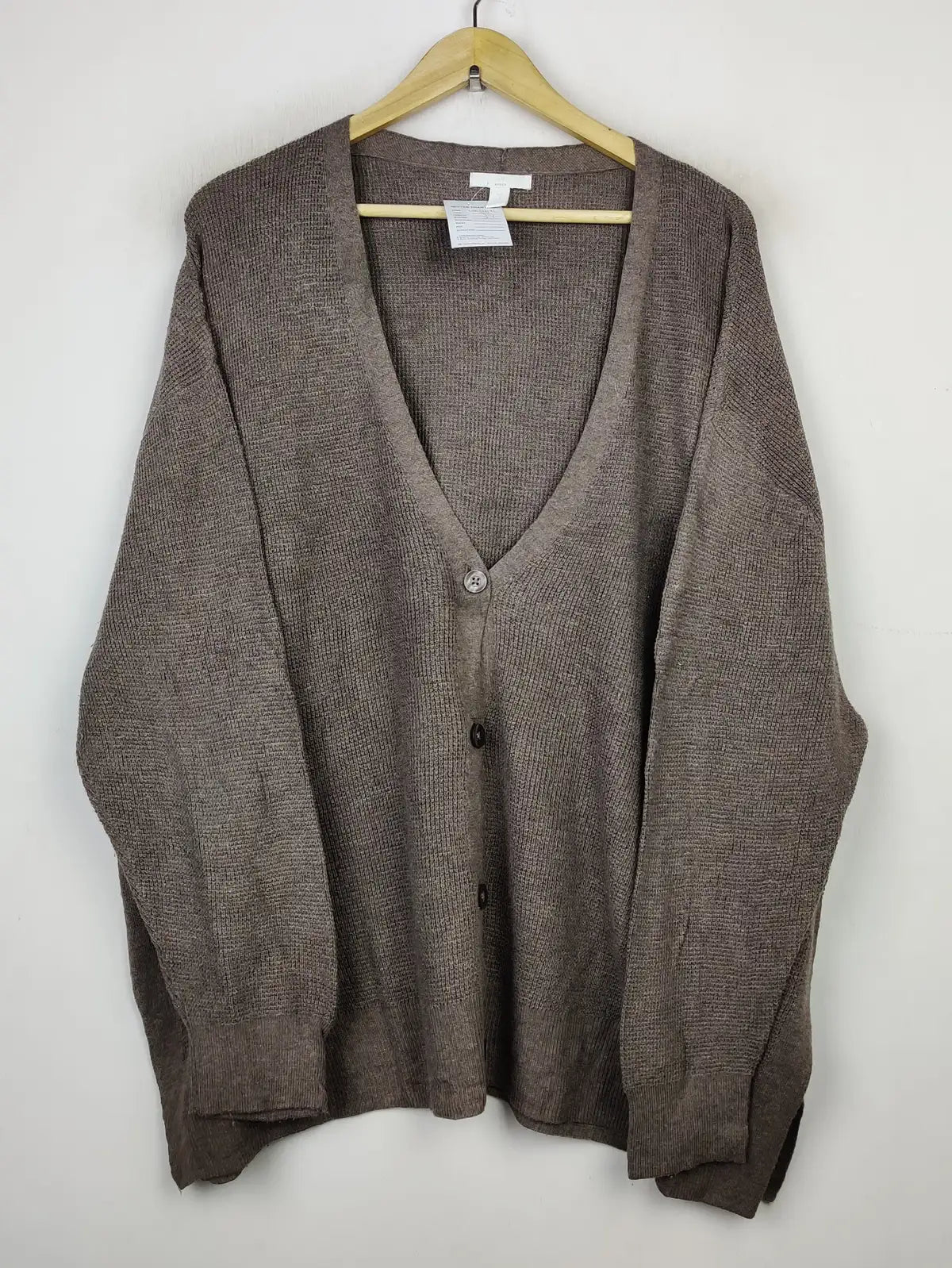 Buy online pre-used pre-loved 100% authentic & Original branded H&M (LS-11491) available in Pakistan. Top international brands avilable.