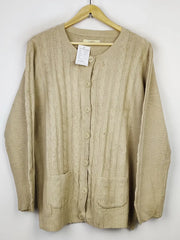 Buy online pre-used pre-loved 100% authentic & Original branded Classics (LS-11621) available in Pakistan. Top international brands avilable.