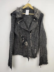 Buy online pre-used pre-loved 100% authentic & Original branded Unknown Brand (LS-11685) available in Pakistan. Top international brands avilable.