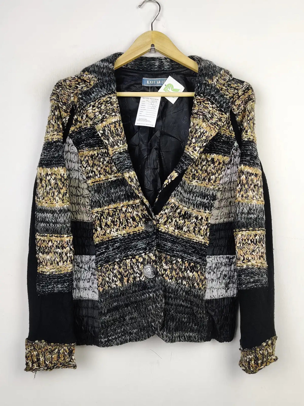 Buy online pre-used pre-loved 100% authentic & Original branded Lulu (LS-11699) available in Pakistan. Top international brands avilable.