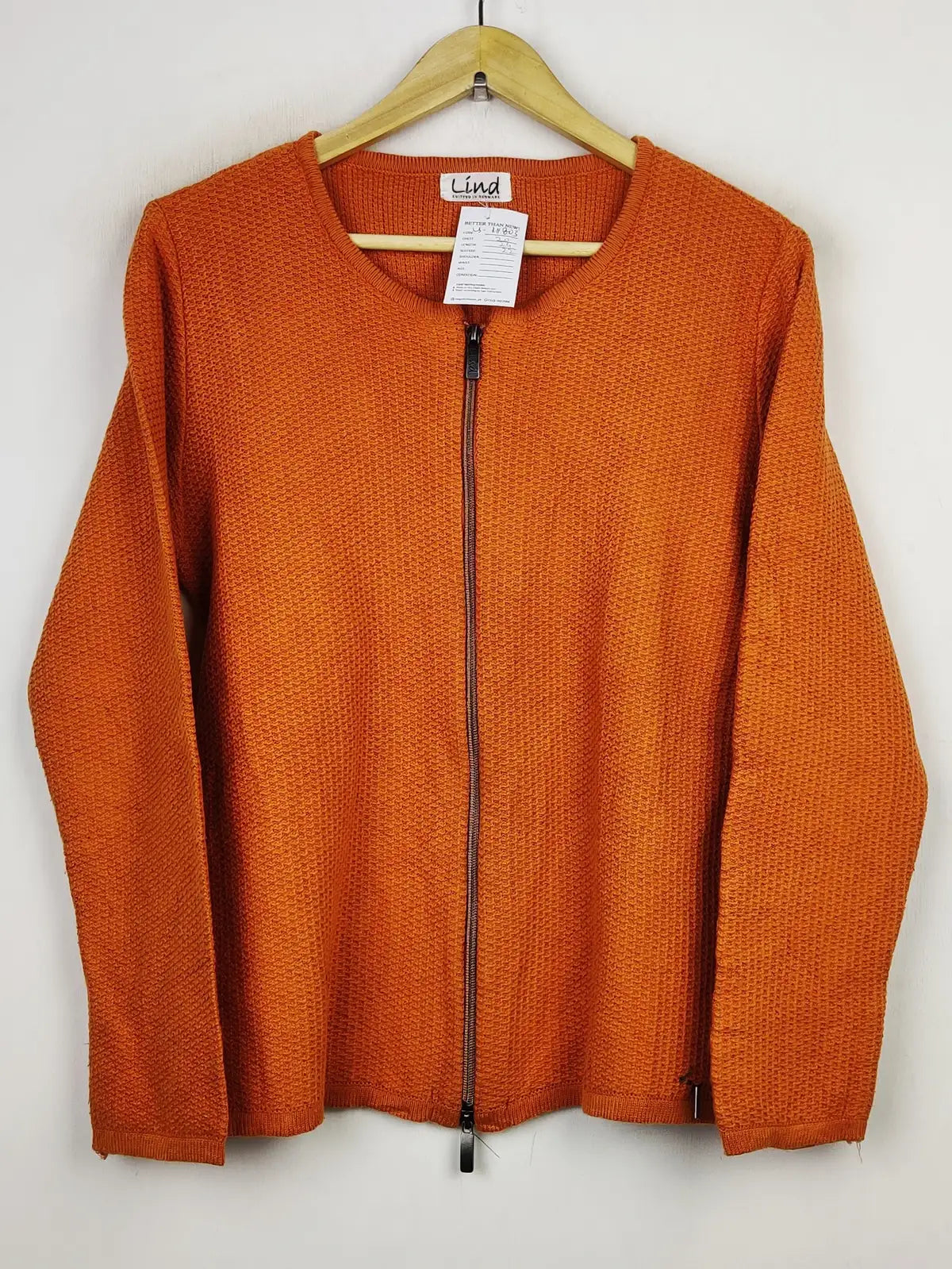 Buy online pre-used pre-loved 100% authentic & Original branded Lind (LS-11803) available in Pakistan. Top international brands avilable.