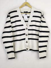 Buy online pre-used pre-loved 100% authentic & Original branded New Look (LS-11810) available in Pakistan. Top international brands avilable.