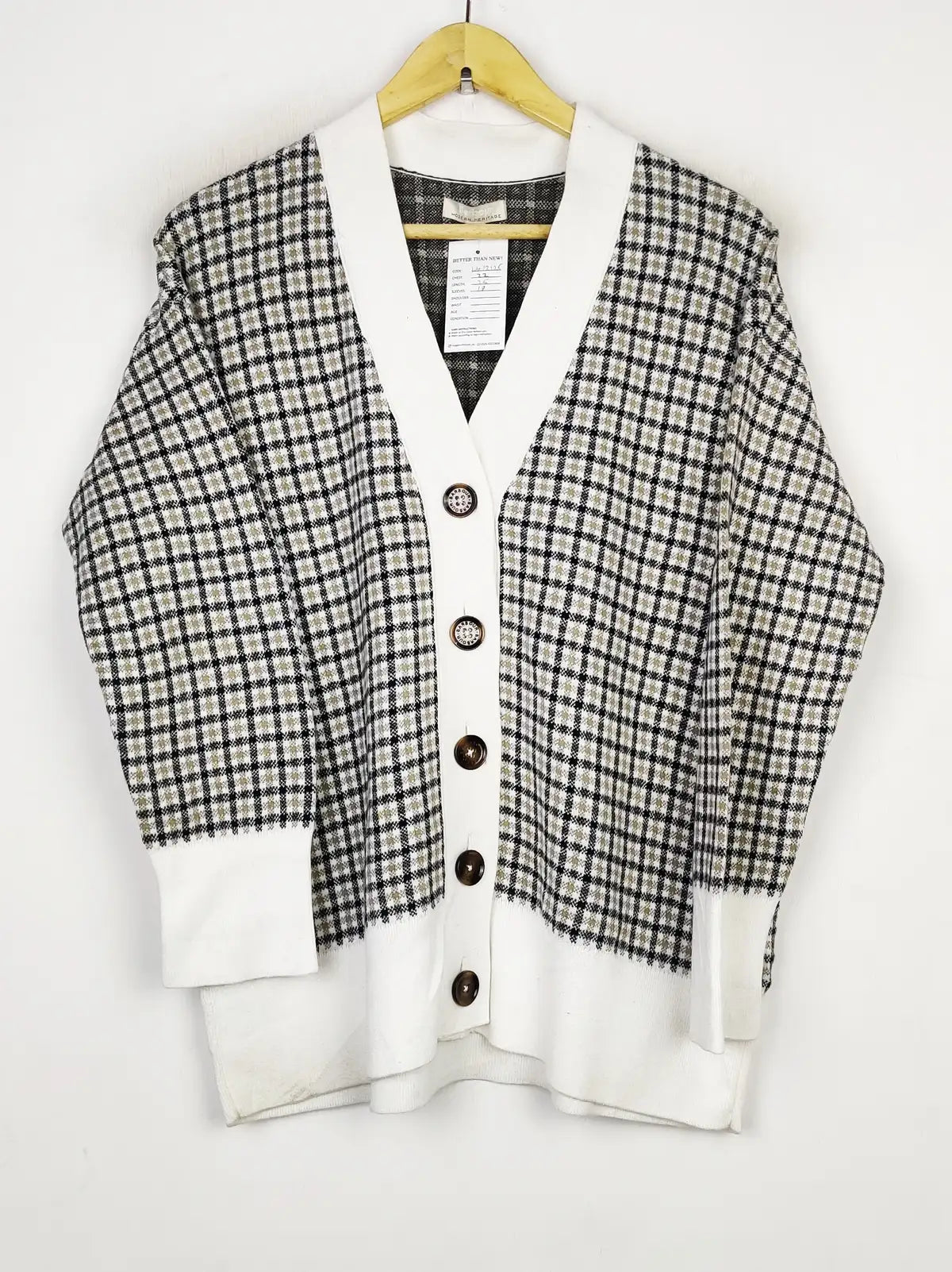 Buy online pre-used pre-loved 100% authentic & Original branded Barbour (LS-12125) available in Pakistan. Top international brands avilable.