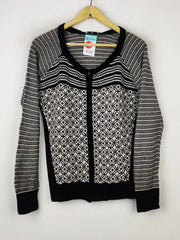 Buy online pre-used pre-loved 100% authentic & Original branded Tu (LS-12232) available in Pakistan. Top international brands avilable.