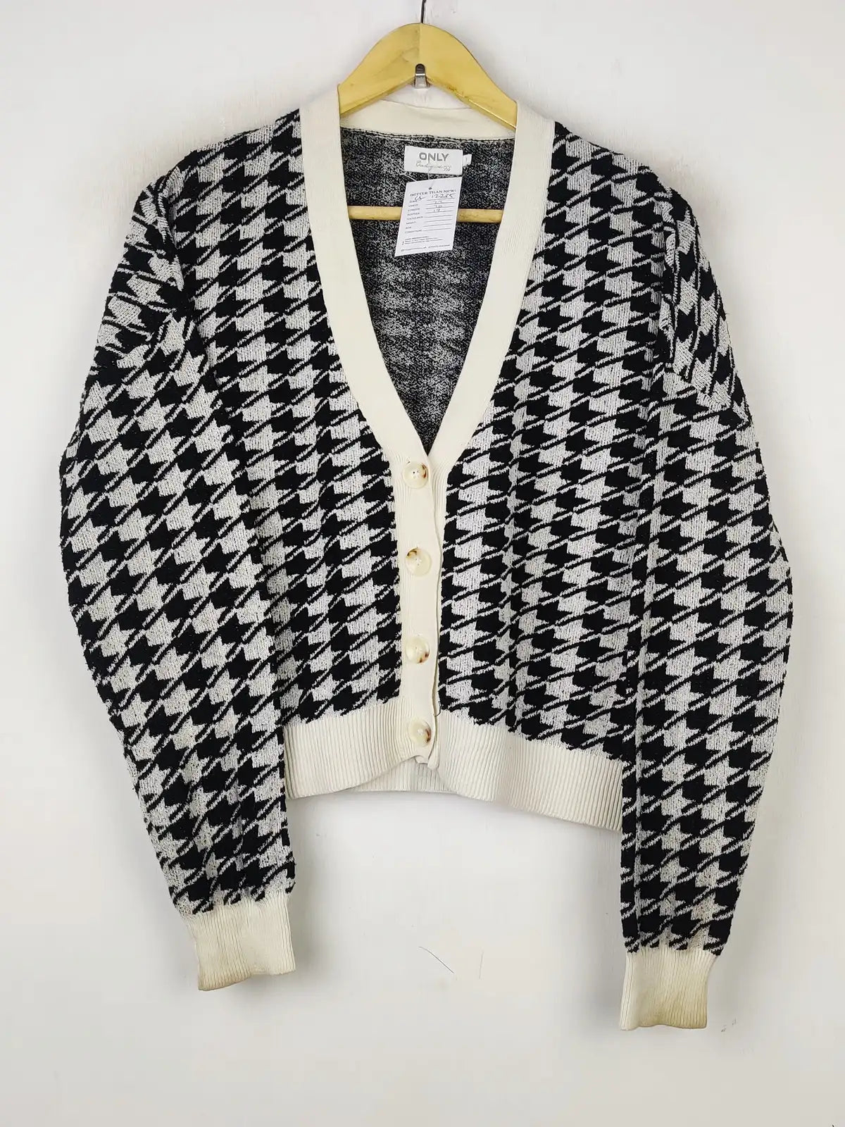 Buy online pre-used pre-loved 100% authentic & Original branded Only (LS-12235) available in Pakistan. Top international brands avilable.