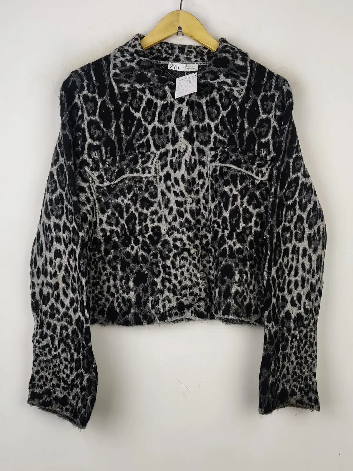 Buy online pre-used pre-loved 100% authentic & Original branded Zara (LS-12240) available in Pakistan. Top international brands avilable.