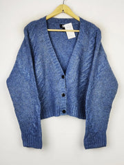 Buy online pre-used pre-loved 100% authentic & Original branded Dkny (LS-12374) available in Pakistan. Top international brands avilable.