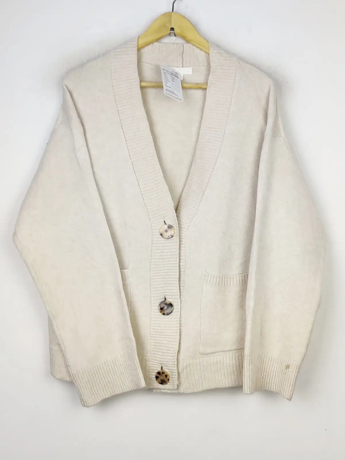 Buy online pre-used pre-loved 100% authentic & Original branded H&M (LS-12380) available in Pakistan. Top international brands avilable.