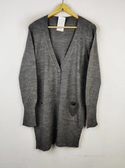 Buy online pre-used pre-loved 100% authentic & Original branded H&M (LS-12533) available in Pakistan. Top international brands avilable.