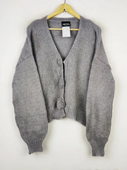 Buy online pre-used pre-loved 100% authentic & Original branded Pieces (LS-12817) available in Pakistan. Top international brands avilable.