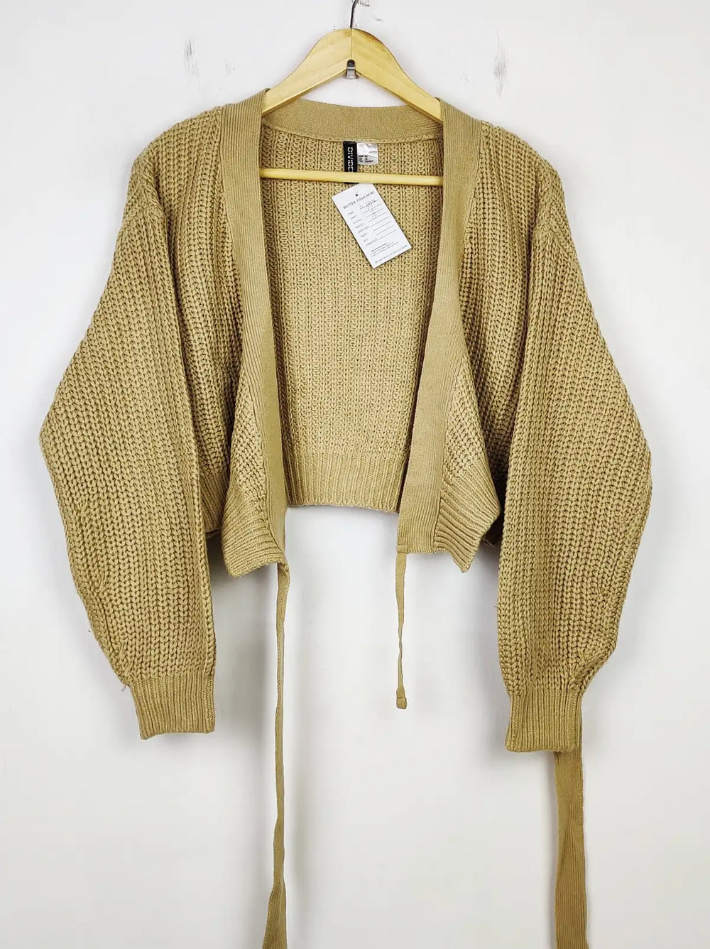 Buy online pre-used pre-loved 100% authentic & Original branded H&M (LS-12936) available in Pakistan. Top international brands avilable.