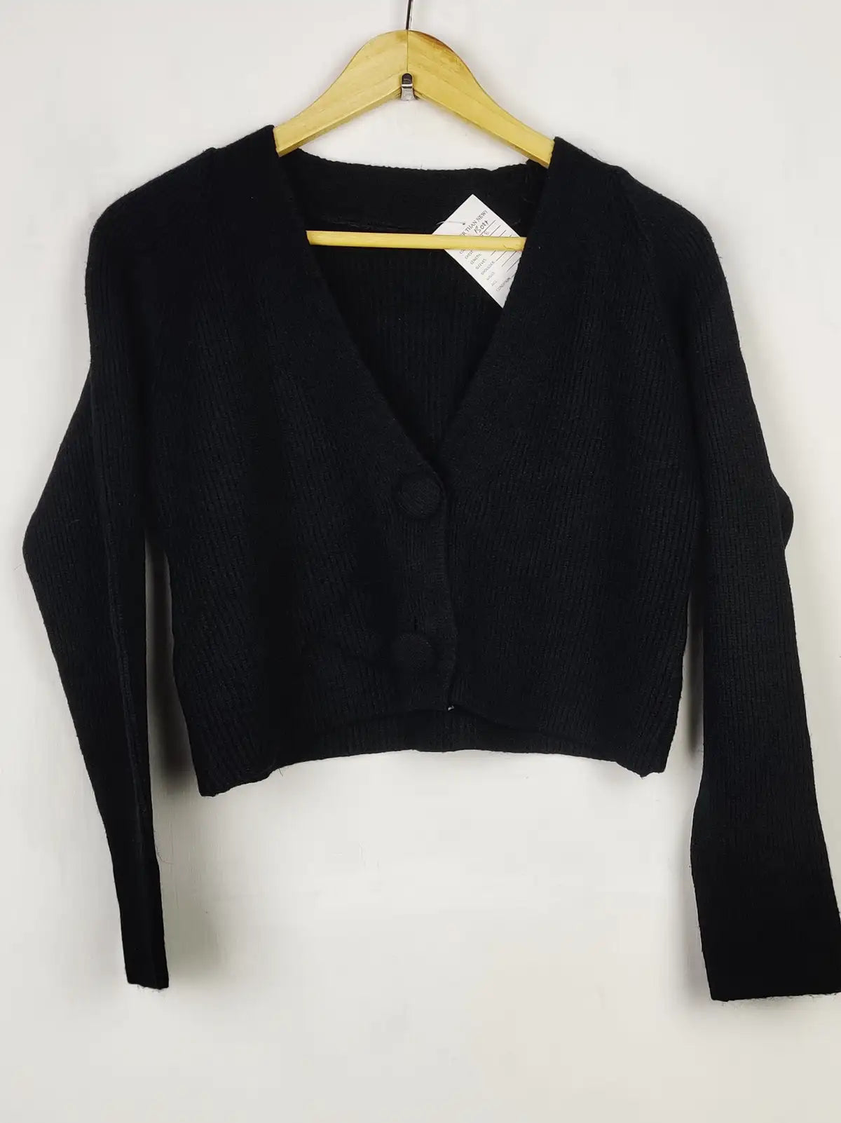 Buy online pre-used pre-loved 100% authentic & Original branded Unknown Brand (LS-13011) available in Pakistan. Top international brands avilable.