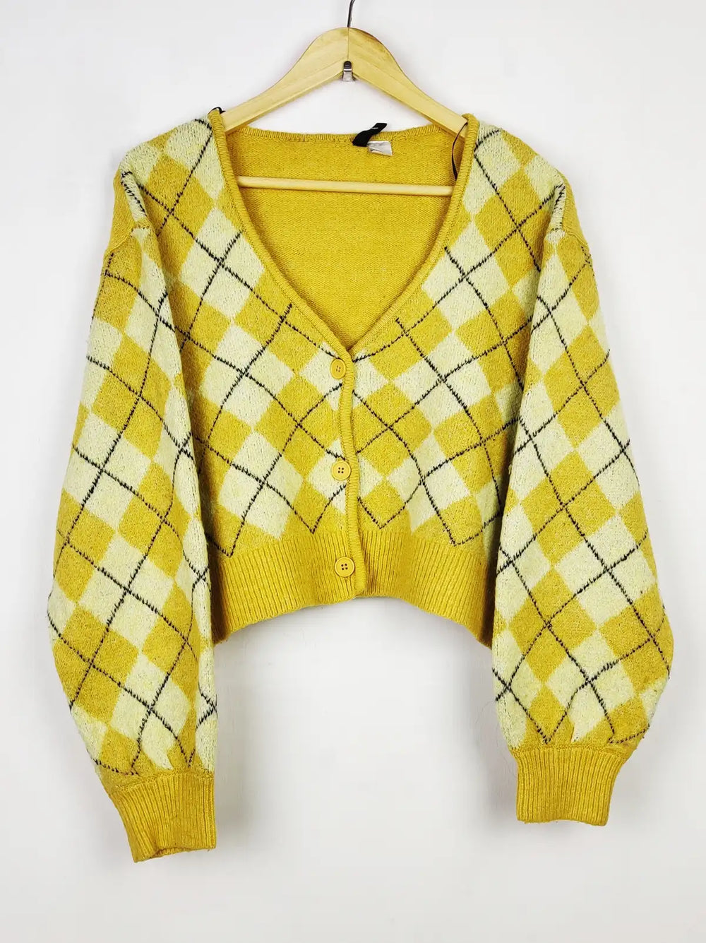 Buy online pre-used pre-loved 100% authentic & Original branded H&M (LS-13014) available in Pakistan. Top international brands avilable.