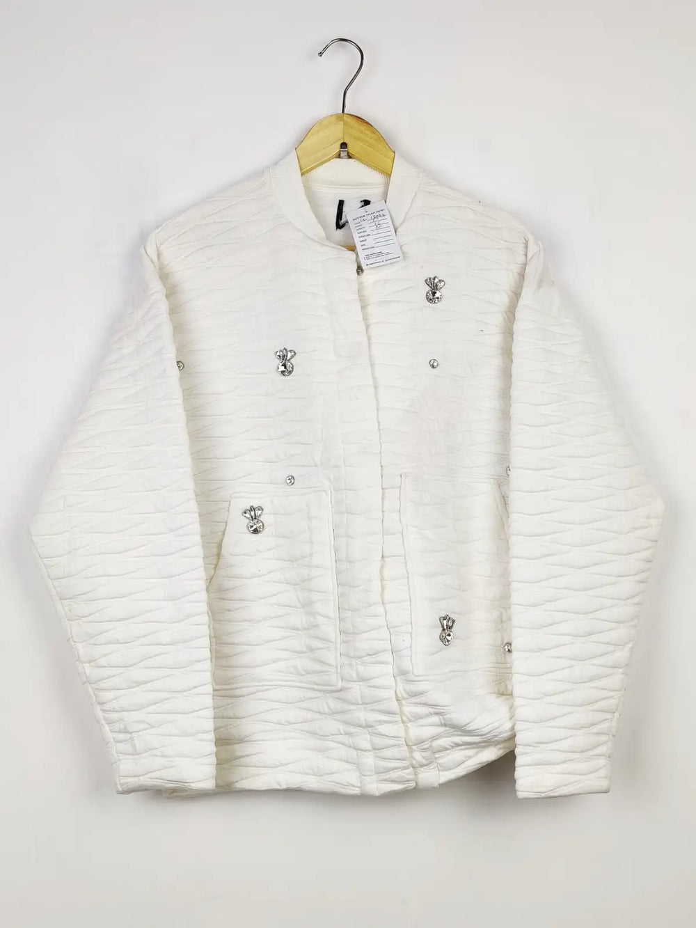 Buy online pre-used pre-loved 100% authentic & Original branded Unknown Brand (LS-13032) available in Pakistan. Top international brands avilable.