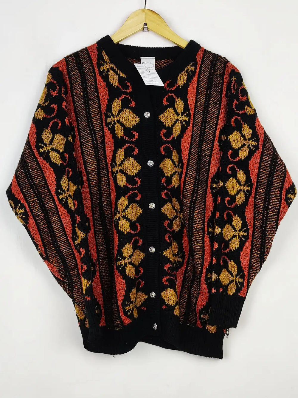 Buy online pre-used pre-loved 100% authentic & Original branded Unknown Brand (LS-13056) available in Pakistan. Top international brands avilable.