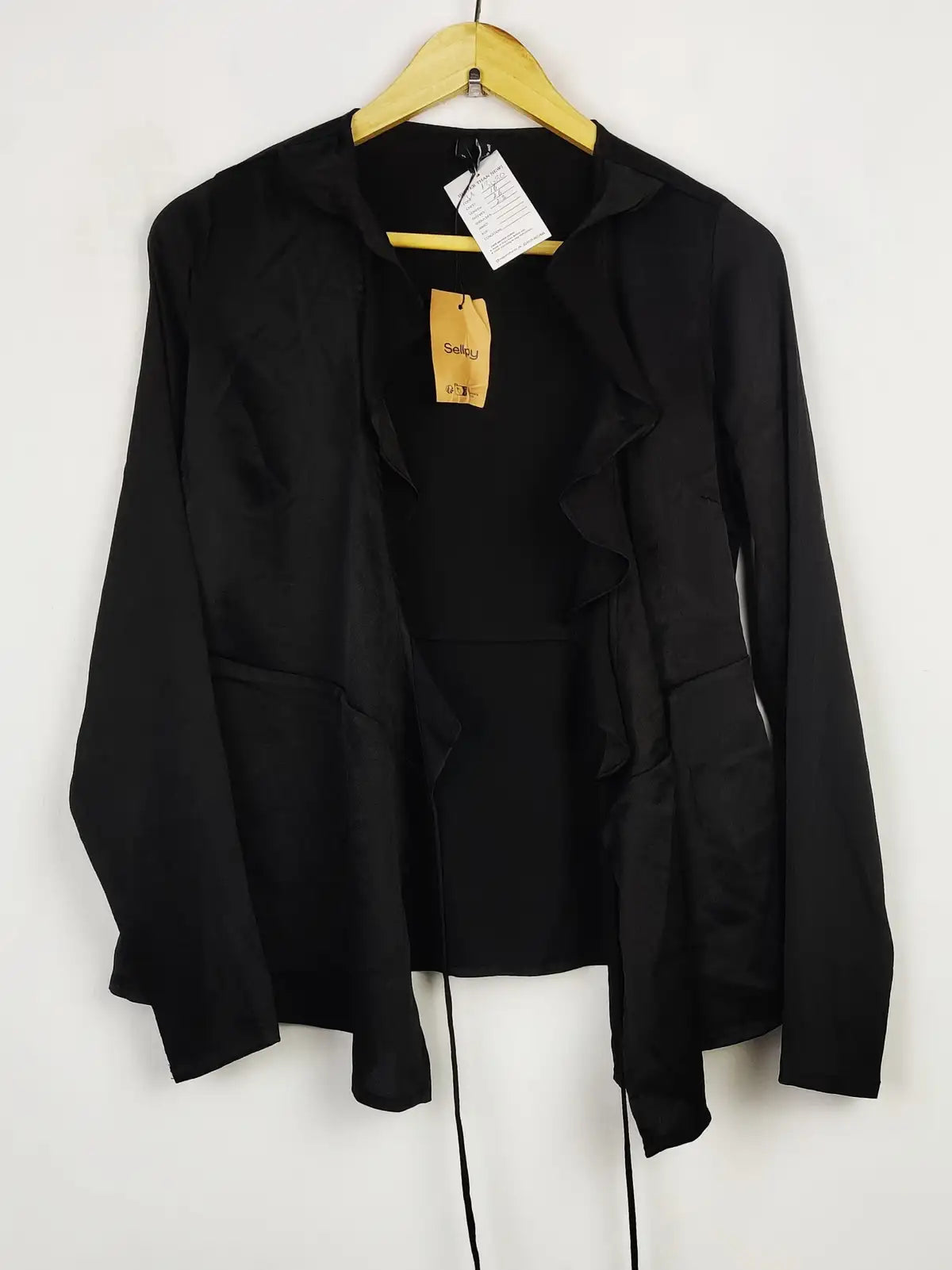 Buy online pre-used pre-loved 100% authentic & Original branded Vero Moda (LS-13080) available in Pakistan. Top international brands avilable.