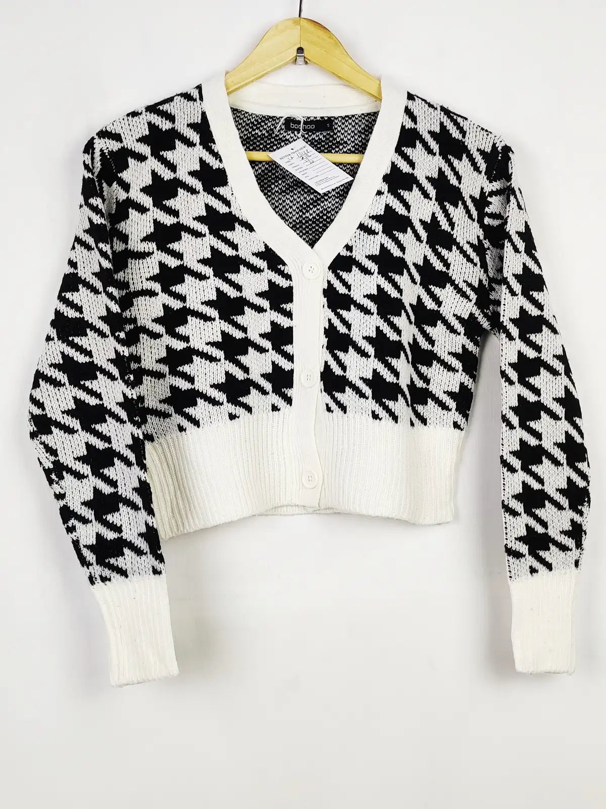 Buy online pre-used pre-loved 100% authentic & Original branded Boohoo (LS-13133) available in Pakistan. Top international brands avilable.