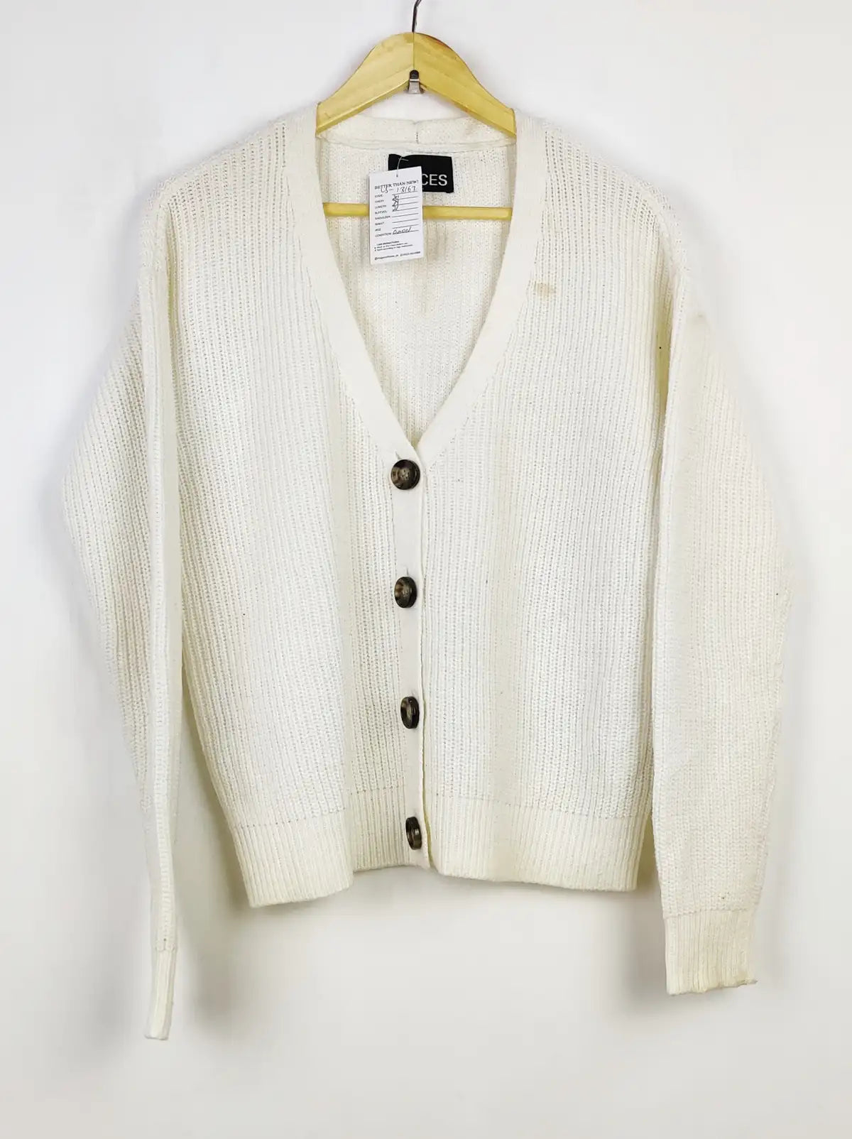 Buy online pre-used pre-loved 100% authentic & Original branded Pieces (LS-13167) available in Pakistan. Top international brands avilable.