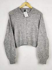 Buy online pre-used pre-loved 100% authentic & Original branded H&M (LS-13277) available in Pakistan. Top international brands avilable.