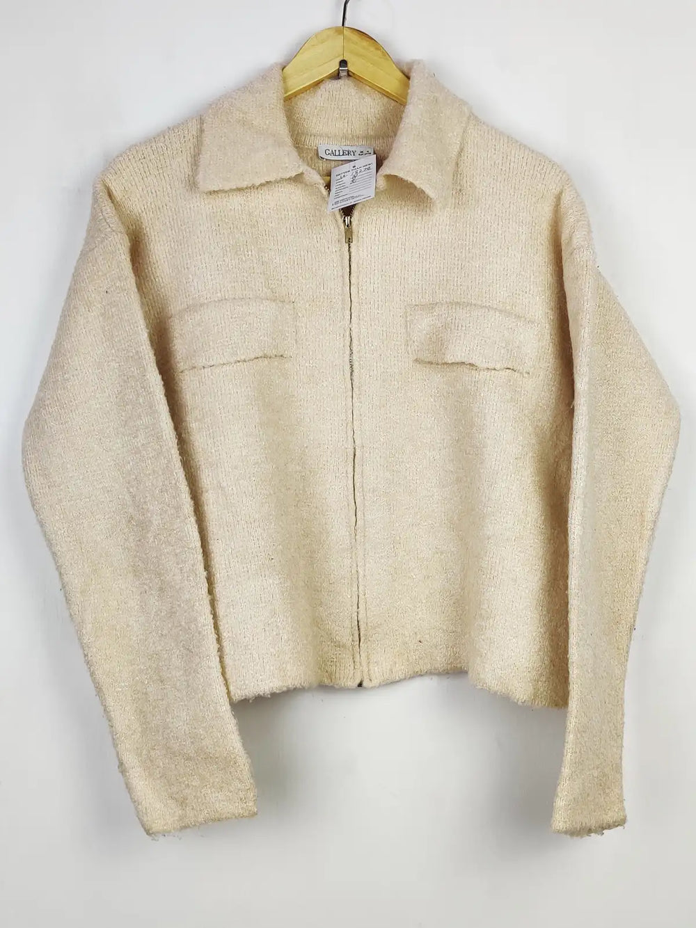 Buy online pre-used pre-loved 100% authentic & Original branded Gallery (LS-13278) available in Pakistan. Top international brands avilable.