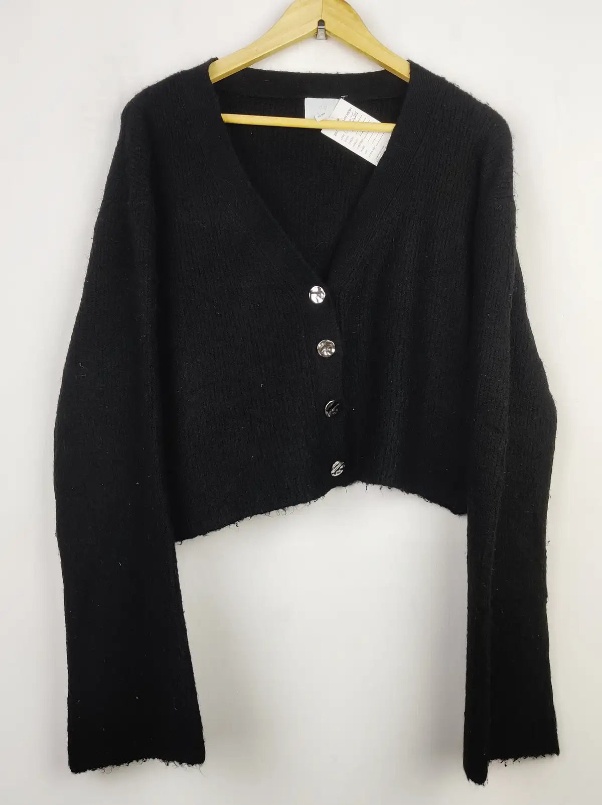 Buy online pre-used pre-loved 100% authentic & Original branded H&M (LS-13354) available in Pakistan. Top international brands avilable.