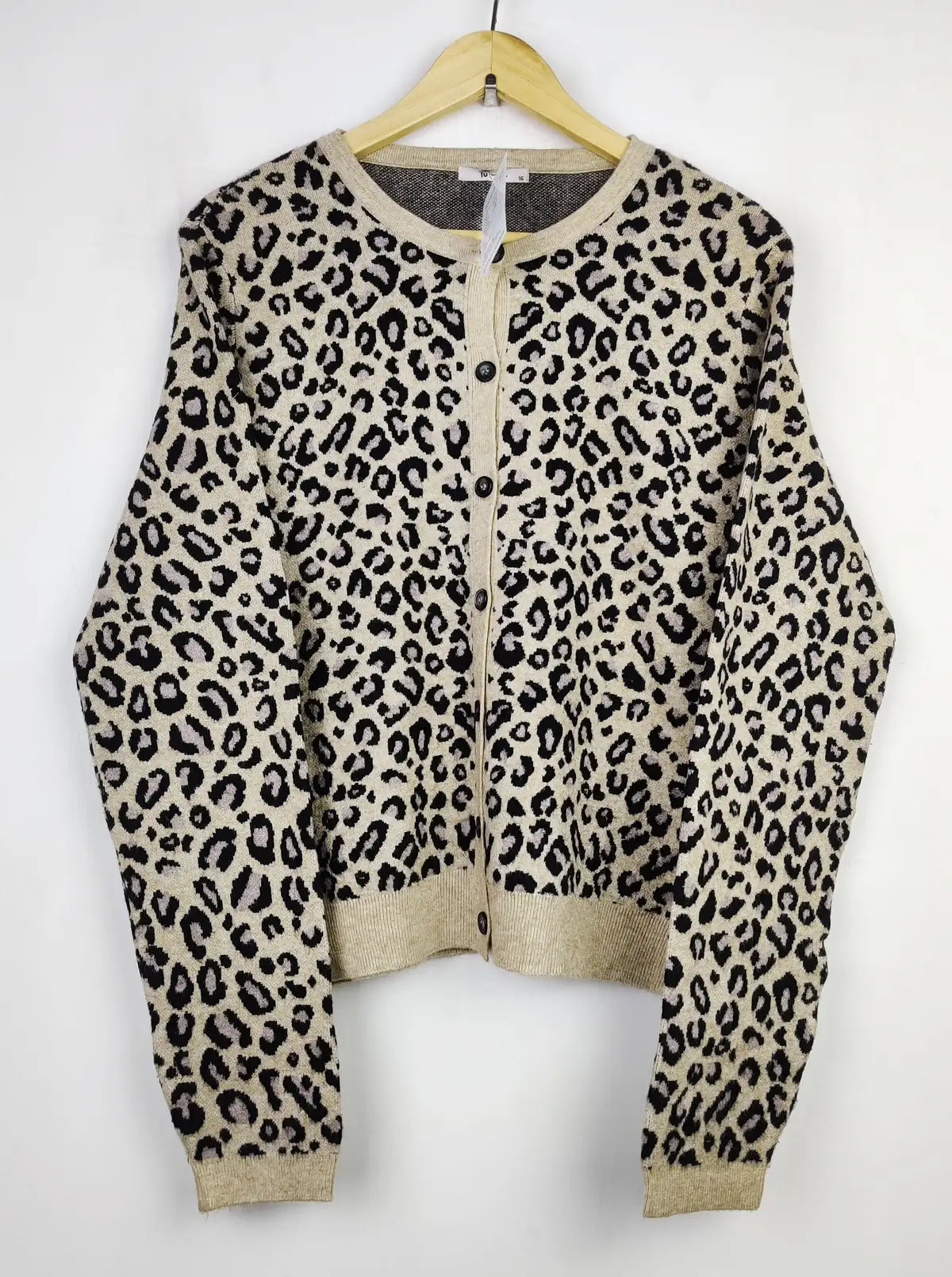 Buy online pre-used pre-loved 100% authentic & Original branded Tu (LS-13409) available in Pakistan. Top international brands avilable.