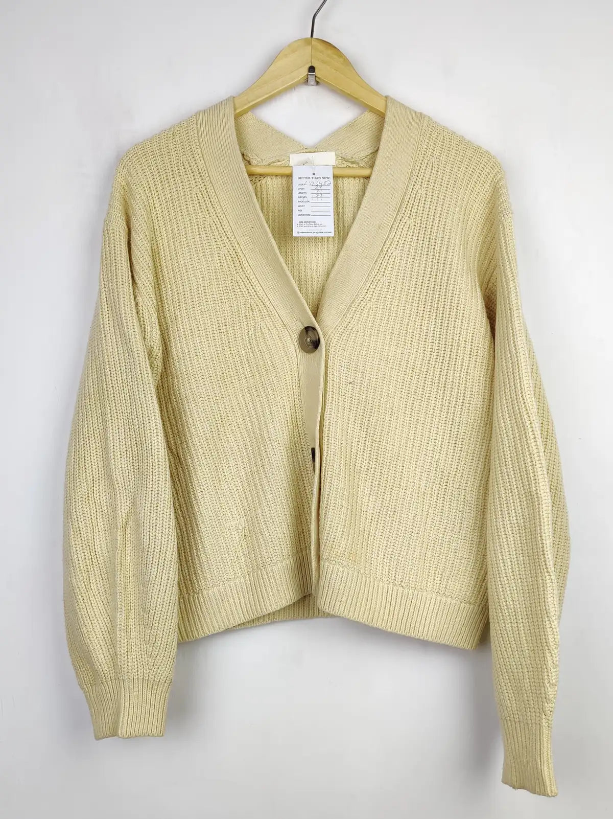 Buy online pre-used pre-loved 100% authentic & Original branded H&M (LS-13432) available in Pakistan. Top international brands avilable.