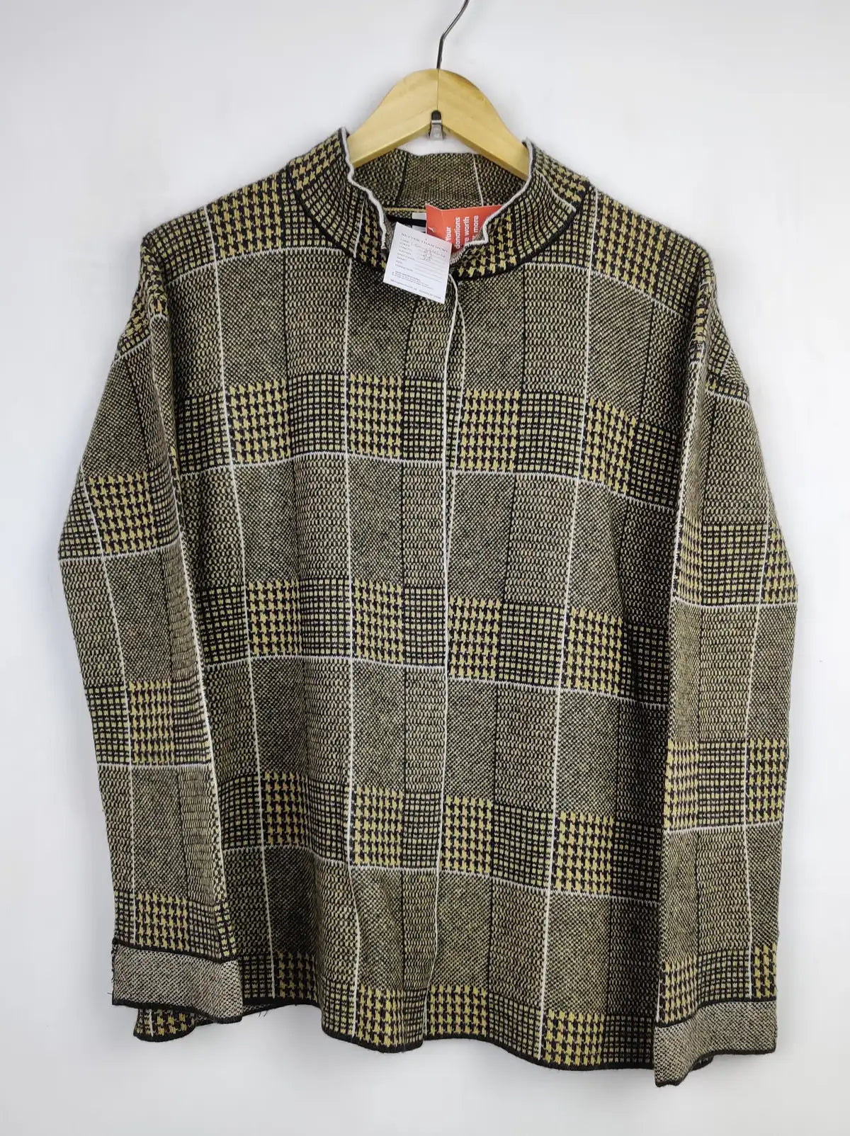 Buy online pre-used pre-loved 100% authentic & Original branded Marks & Spencer (LS-13454) available in Pakistan. Top international brands avilable.